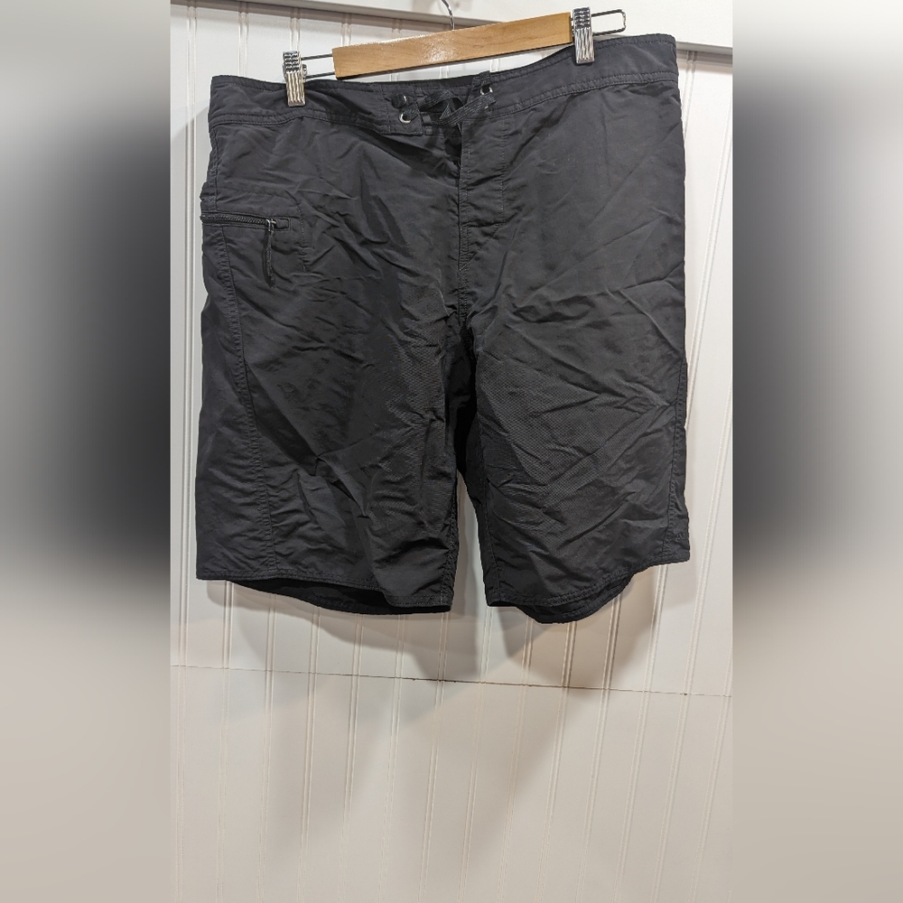 MENS PATAGONIA SZ 38 BLACK BOARD SHORTS